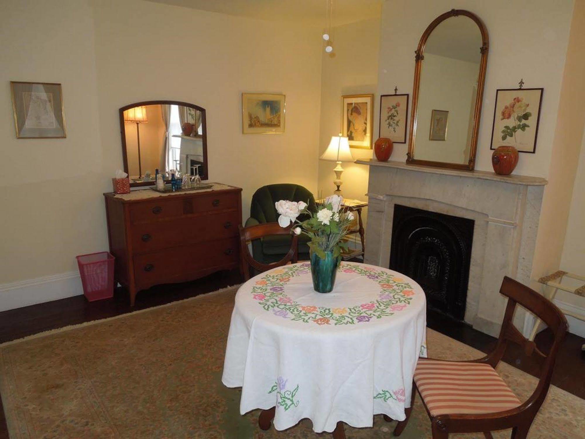 Victorian Of Staten Island Couette-café