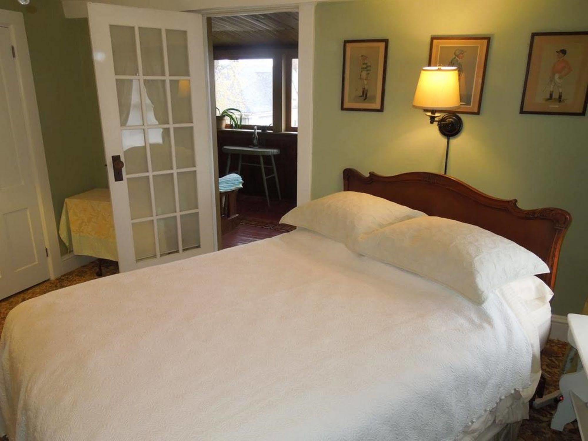 Victorian Of Staten Island Couette-café